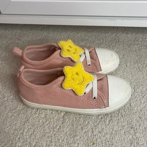 Slightly worn Toddler Girls slip on shoes